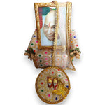 Guruji Darbar Includes Couch Singhasan with Guruji Swaroop, Charan Paduka and Gold Plated Butterfly on mat | Shukrana Blessings | Imported Wood | Premium Fabric | Color : White & Multicolor Flowers