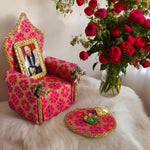 Guruji Darbar Includes Singhasan with Guruji Swaroop, Charan Paduka and Gold Plated Butterfly|Shukrana Blessings|Imported Wood|Fabric|Color : Pink & Multicolor Flowers, 12.7 x 12.7 Cm